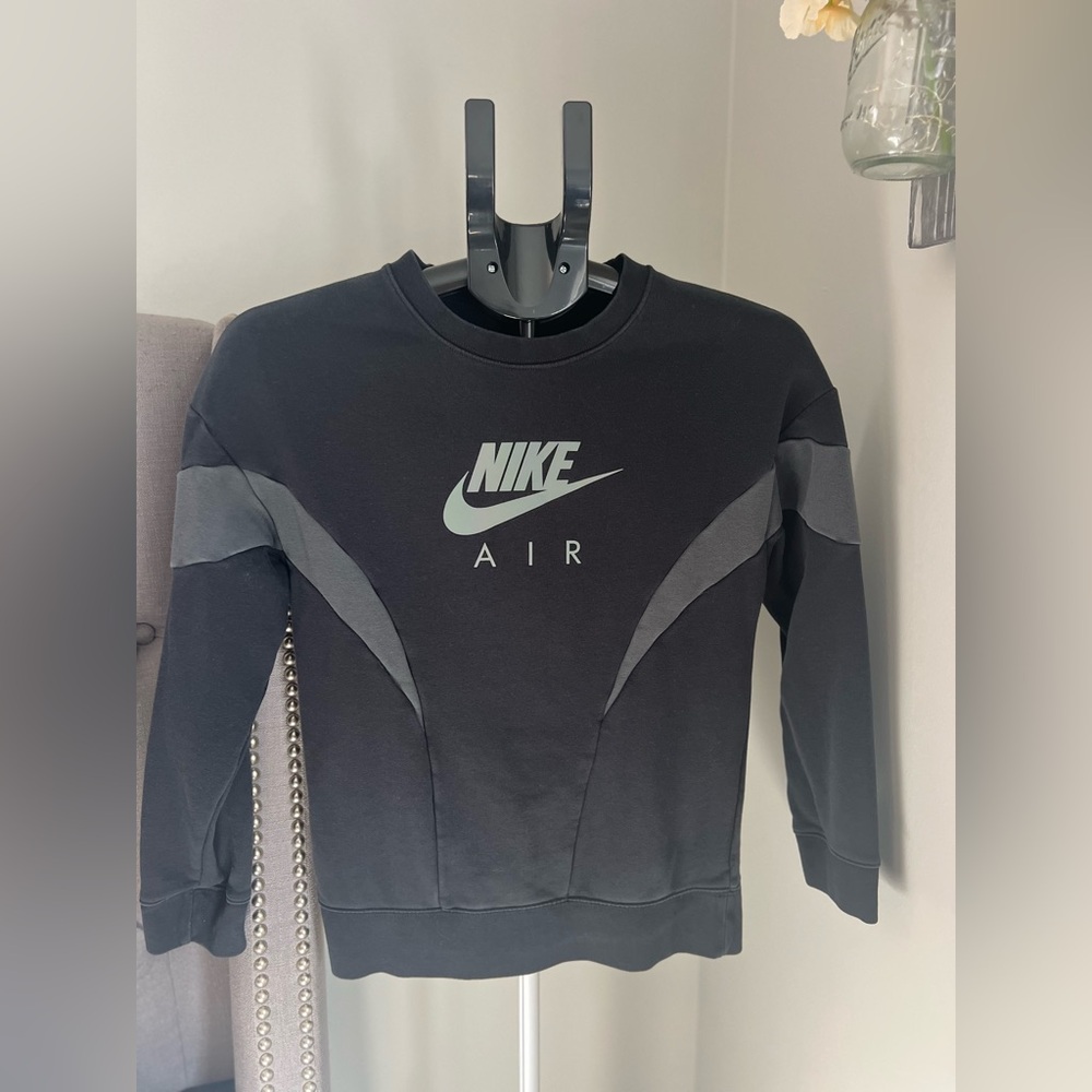 Youth Nike Sportswear Club  Sweatshirt Crewneck SZ M Black And Gray Pre-owned